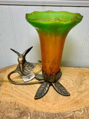 Hummingbird Tiffany Style Lily Tulip Lamp Green Amber Brass Bird Base